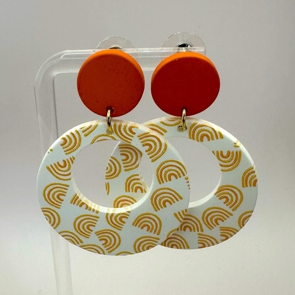 Rainbow Print Retro Hoop Earrings - Picture 3 of 15